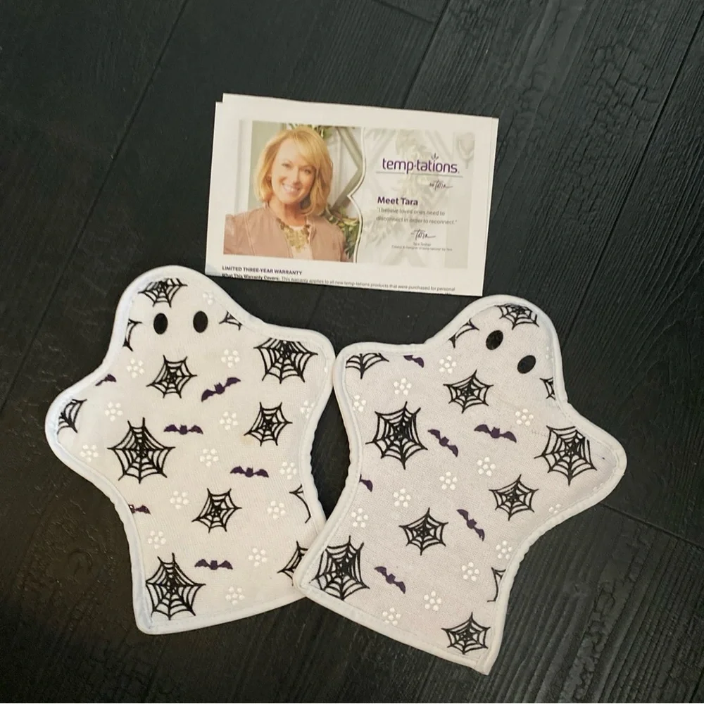 Temptations Boofetti Ghost Shape‎ Halloween Oven Mitts Set New